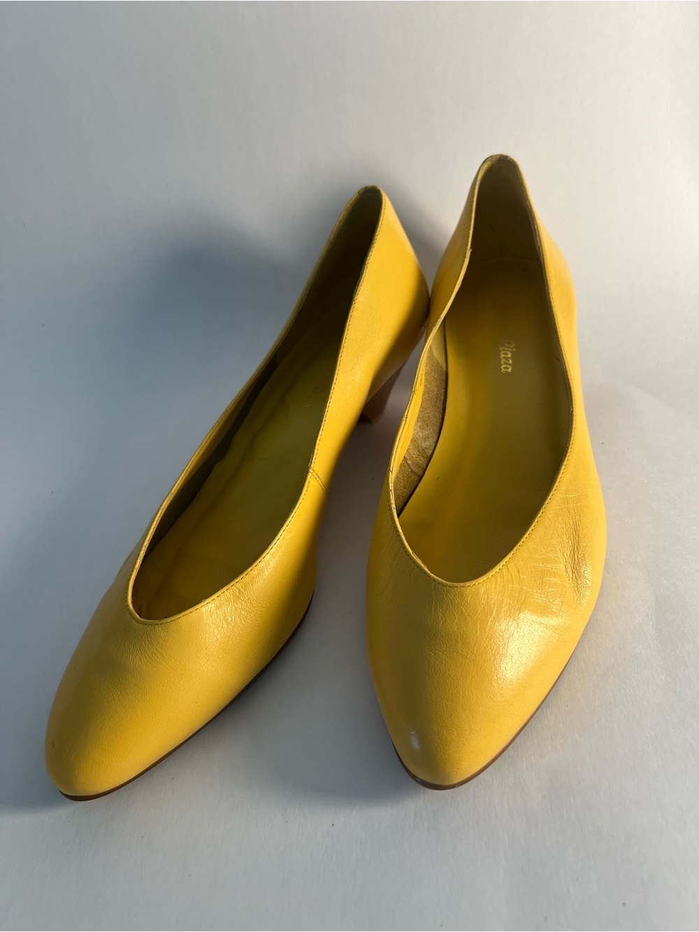 Vintage Sutton Plaza Women's Yellow Soft Leather Low Pumps Size 8.5